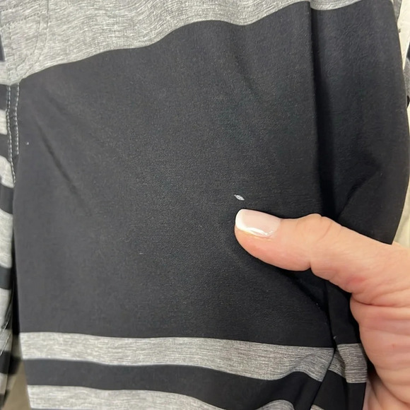 Vuori Gray and Black Men's Cruise Boardshort Size L - Picture 4 of 12